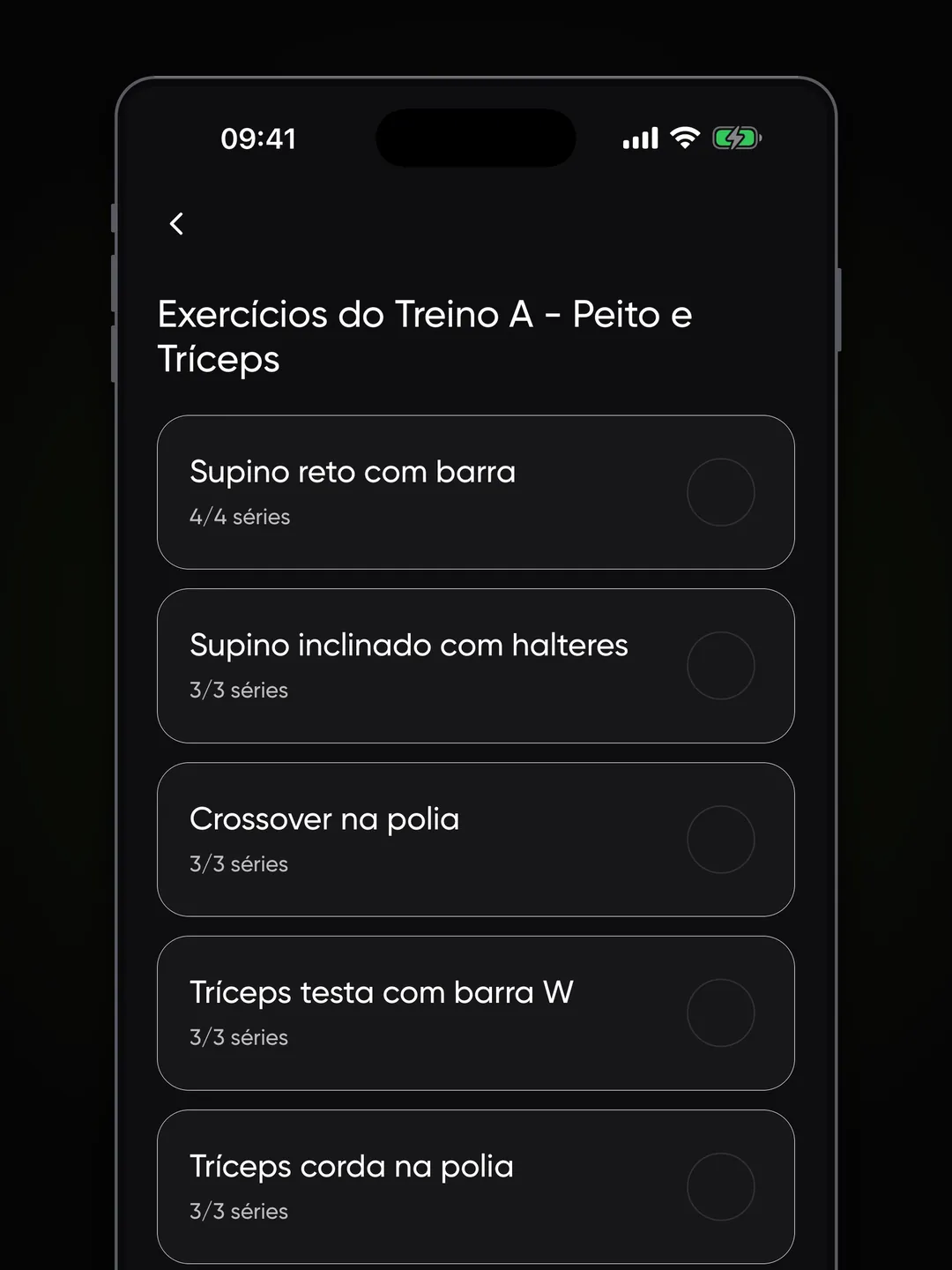 Lista de exercícios de uma sessão de peito e tríceps, com o número de séries de cada um.